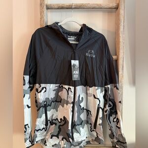 KUIU Men's Camo Training Tech Wind Jacket - Black and Gray